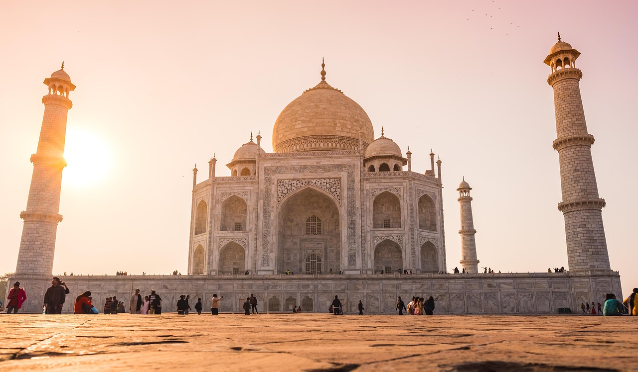 Why Global Buyers Are Turning to Indian Handcrafted Decor—and Why Casa de Artisan Should Be Your First Stop